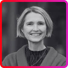 Sarah Wade's Instagram, Twitter & Facebook