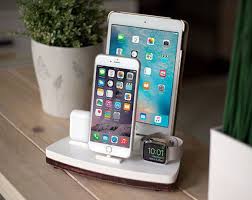 This dock houses both your apple watch and iphone, and it looks great doing so. Iphone Dock Apple Docking Station Dock Pour Iphone Ipad En Etsy Carcasas Regalos Tecnologia