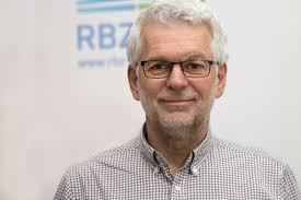 Werkerin und Werker im Gartenbau