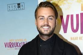 Al vanaf jongs af aan wordt het entertainen dave roelvink met de paplepel ingegoten. Dave Roelvink Showt Glimlach Zonder Neptanden Op Instagram