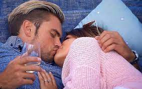 More and more pictures of the couple, who spent a lot of time together on the holiday island of ibiza, were circulating. Bachelorette Jessica Paszka Johannes Haller Sind Offiziell Ein Paar