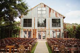 It is no secret that i love engagement sessions. Texas Outdoor Wedding 100 Layer Cake