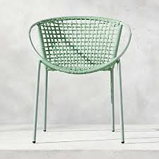 The pelham bay stacking sling dining chair gives you the ability to mix and match your dining space due to the versitle fabric color and frame finish. Modern Outdoor Dining Chairs Patio Dining Benches Cb2 Canada