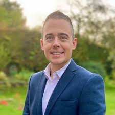 Eze Angela (@EzeAngela19)