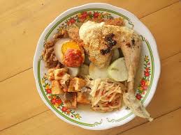 Namun, paling khas adalah lodeh labu siam yang ditambahkan bubuk kedelai. Lontong Cap Go Meh Picture Of Depot Ijo Royo Royo Batu Tripadvisor