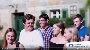 Messen sind insbesondere in der berufsorientierung eine tolle gelegenheit, um verschiedene unternehmen und ihre berufe kennenzulernen. Ausbildung Bankkaufmann Frau Vr Bank Bayreuth Hof Eg