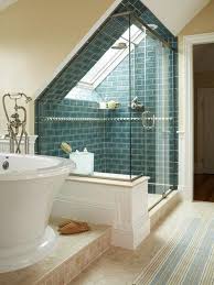 27 Design Ideen Fur Badezimmer Mit Dachschrage Badezimmer Dachschrage Badezimmer Dachgeschoss Kleines Bad Fliesen