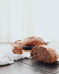 Bagerie En Instagram Pan De Verdad Los Panes De Masa Madre Son Fermentados Naturalmente Y Permiten Eliminar O Reducir El Agreg In 2020 Place Card Holders Place Cards