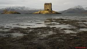 Architektem wykonanej z czerwonego piaskowca budowli był urodzony w edynburgu architekt, pionier szkockiego stylu baronialnego, william burn (ur. Castle Stalker Zamki Szkocji