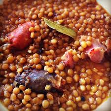 Pon a remojo, el arroz de víspera y las lentejas con una hora de antelación. Lentejas Con Chorizo Wikipedia La Enciclopedia Libre