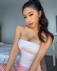instagram da lucy park ponytail and cat eye kinda day hehe press on nails from nailangelstore hottest models model strapless top