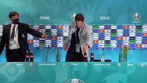 Manuel locatelli jest brat mattia locatelli (bez klubu). Italy Midfielder Manuel Locatelli Moves Coca Cola Bottles Out Of Way During Presser Video Ruptly