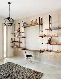 Quatre étagères en bois patiné. Maison Design Contemporain Avec Une Decoration Mexicaine Etagere Bois Metal Interieur Contemporain Plan Maison Contemporaine