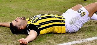 Vitesse forması giyen 27 yaşındaki orta saha oyuncusu oussame tannane, fenerbahçe ile görüşmek için bugün i̇stanbul'a doğru yola çıktı. Nederland Haalt Keihard Uit Naar Tannane Totaalidioot