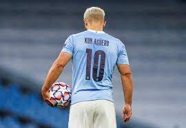 He is a right footed centre forward who plays for manchester city football club and. Sergio Aguero Anuncio Su Salida De Manchester City