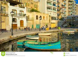 Passeio Em St Julians Malta Foto De Stock Editorial Imagem De Vistas Parque 62564588