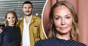 Berg, åkersberga'da büyüdü , danderyds spor salonunda estetik programı okudu ve ardından kaggeholms. The Pregnant Carina Berg Over The Miss With The Ultrasound Pictures