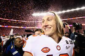 Jun 06, 2021 · trevor lawrence is taking full advantage of his new life in florida as the starting quarterback of the jacksonville jaguars. Clemson Qb Trevor Lawrence S Hair Is Almost Better Than His National Championship Gq