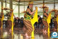 Memberikan irama serta membantu dalam mengatur waktu memberikan ilustrasi atau gambaran suasana pada tarian tersebut membantu mempertegas ekspresi gerak penari membantu menciptakan rangsangan bagi penari mengatur dan memberikan tanda efektif gerak tari pembahasan Sebutkan Fungsi Iringan Musik Pada Seni Tari Seputarilmu Com
