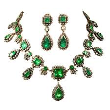Very Rare Georgian Emerald And Diamond Demi Parure 1stdibs Com 1800s Jewelry Fantasy Jewelry Victorian Jewelry