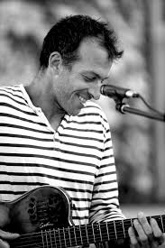 Pour être bien dans sa société, il faut être reconnu. Groupe Musique Mariage Aix En Provence 13 Orange Trio Music