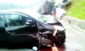 Kemalangan berlaku apabila sebuah lori tangki simen hilang kawalan dan masuk ke laluan bertentangan. Terkini Dua Maut Seorang Parah Nahas Di Terowong Menora