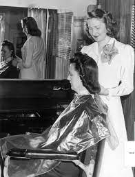 Epingle Par Rick Locks Sur The Beauty Shop Salon De Coiffure Bigoudis Coiffeur