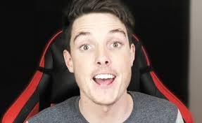 About a year after starting out on youtube, lazar stated that he wanted to be as big as pewdiepie. Who Is Lazarbeam Lannan Eacott Here Are Facts You Need To Know