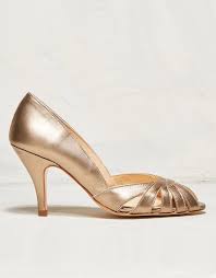 Milanoo bietet ihnen viele verschiedene flache damenschuhe, flache sandalen, gladiator schuhe und elegante flache hochzeit damen schuhe cosplay kostüme. Noni Brautschuhe In Gold Bronze Vintage Peeptoe Brautschuhe Schuhe Hochzeit Bronze Kleid