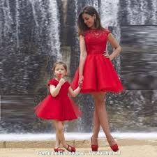 Buon qualita a piccolo prezzi. Abiti Da Cerimonia Mamma E Figlia La Mamma Della Sposa Elegante E Chic La Fata Madrina Sta Per Sposarsi Una Figlia Poss Kann
