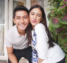 Jul 03, 2021 · hingga akhirnya. 8 Tahun Menikah Begini Potret Mesranya Keluarga Kenang Mirdad