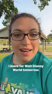 Last minute Walt Disney World packing thoughts! Things I still need to toss  in my bag:🔋 Extra battery charger for my phone🪝 Stroller handle hook💦  Insulated water bottles to keep water cold in the ...