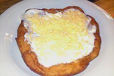 Ungarische Langos Mit Knoblauchcreme Und Kase Rezept Mit Bild Chefkoch De Rezepte Knoblauchcreme Langos Rezept