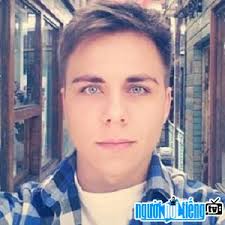 Dẫn chương trình đài Ed Autry