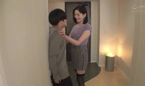 DFDM-048 A Submissive Man-eating Mom Who Greedily Sucks