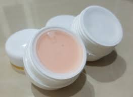 Tahun ini akan ada produk perawatan wajah spektakuler yang akan hadir di indonesia dengan merk you need me cosmetic (ynm). 9 Cara Menguji Krim Wajah Yang Mengandung Merkuri Seruni Id