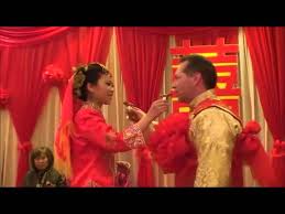 Kerumitan orang cina memilih nama yang sesuai untuk seseorang bayi kadangkala menyebabkan mereka mengambil masa yang agak lama di malaysia, perayaan ini turut dikenali sebagai pesta tanglung. Adat Perkahwinan Masyarakat Cina Youtube