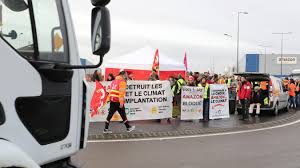 Changer de date et d'heure. Vendredi Noir Pour Amazon Des Militants Manifestent Contre Le Black Friday