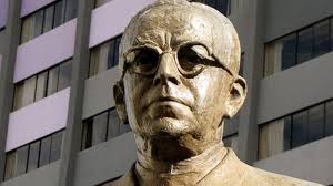 Andrea Crespo Granda gana Premio Aurelio Espinosa Pólit 2016