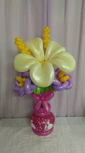 If that wasn't enough, it's being carried through such a wonderful sight to see! Flores Balloon Flowers Balloon Bouquet Delivery Balloon Decorations
