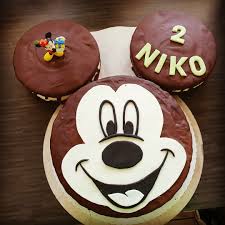 Mickey Mouse Torte In 2020 Schoko Kuchen Backen