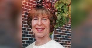 Lynnette Barker's Instagram, Twitter & Facebook