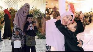 Ustad solmed — penyesalan 03:25. Ingat Mellya Juniarti Mantan Istri Ustaz Abdul Somad Ini Kabarnya Jual Rendang Untuk Sambung Hidup Tribunnews Com Mobile