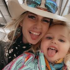 lil rilo©️🐮 (@riley25sanders)