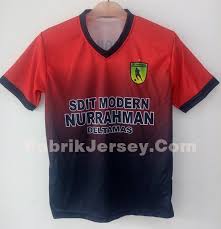 Tampilan desain baju gaming mobile legends warna merah hitam ini terlihat sangat keren sekali. Desain Baju Futsal Merah Gradasi Sdit Nurrahman Deltamas Pabrik Jersey