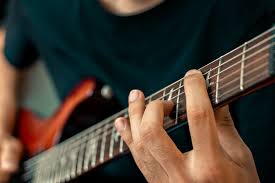 This brings the neck of the guitar further to the left and elevates it more, which means it will be easier for you to reach all the notes on the fretboard. How To Hold A Guitar Pick Ukuleleplanet Net
