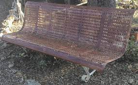 www didoulabrocante com ancien banc de jardin public en fer a trous superbe pietement fer gorge xixeme siecle dans son jus sort banc jardin jardin public banc