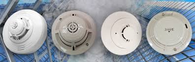 Estos equipos están preparados no solo para recibir señal de los detectores de humos, palancas manuales y sus alarmas asociadas, sino de una gama completa de dispositivos todos asociados hacia el. Cual Es El Tiempo De Vida De Un Detector De Humo Blog De Prevencion Y Sistemas Contra Incendios