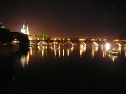 Resultado de imagen de prague at night