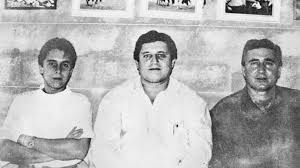 Narcos is an american crime drama television series created and produced by chris brancato, carlo bernard, and doug miro. Los Hermanos Ochoa Los Socios De Pablo Escobar Que Iniciaron El Paramilitarismo En Colombia Infobae